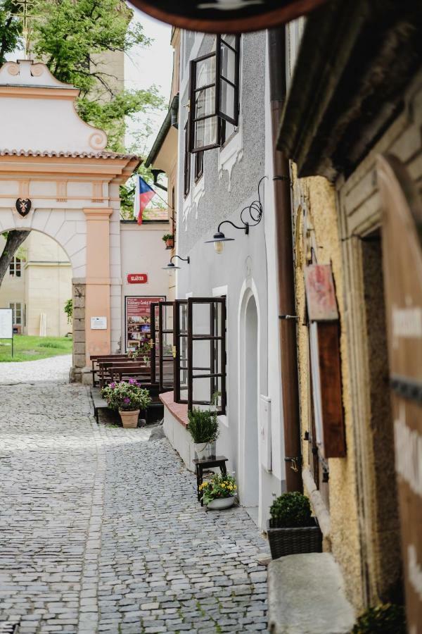 Monastery Garden Bistro & Rooms Чески-Крумлов Экстерьер фото
