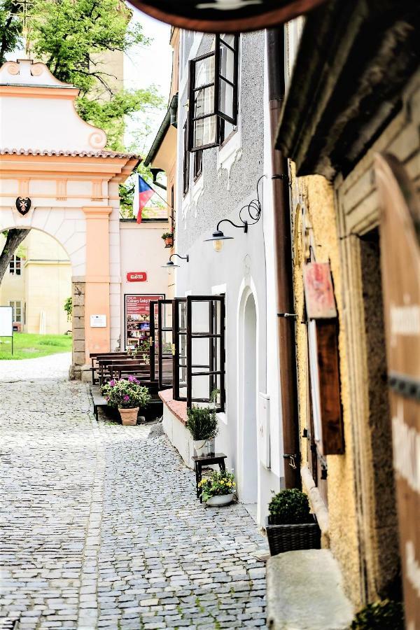 Monastery Garden Bistro & Rooms Чески-Крумлов Экстерьер фото